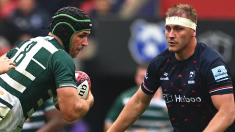 Rayn Smid of Ealing Trailfinders (left) in action against Bristol Bears