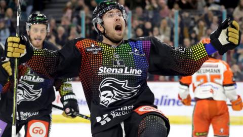 Scott Conway's hat-trick helped Belfast Giants beat Sheffield Steelers 5-3 in a thrilling contest at the SSE Arena