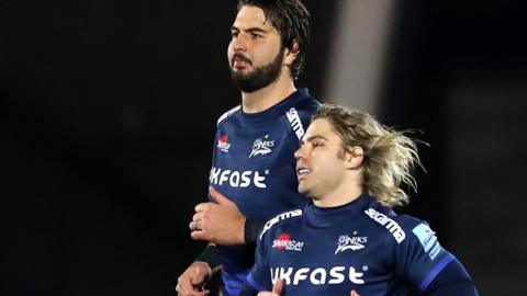 Lood de Jager and Faf de Klerk in action for Sale Sharks