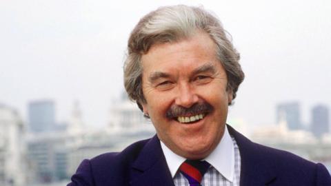 Dickie Davies