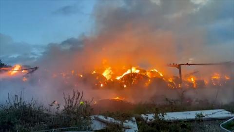 A hundred tonnes of straw were burned in a large fire at a farm