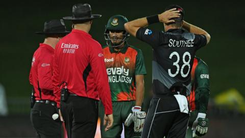 The umpires talk to Bangladesh and New Zealand players