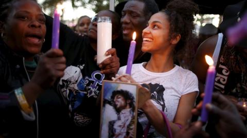 Fans at a vigil for Prince in Los Angeles, California, on 21 April, 2016