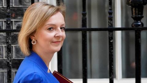 Britain's Foreign Secretary Liz Truss arrives to attend a Cabinet meeting at 10 Downing Street in London on June 7, 2022. - British Prime Minister Boris Johnson survived on June 6 a vote of no confidence from his own Conservative MPs but with his position weakened after a sizeable number refused to back him