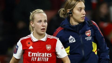 Beth Mead with the Arsenal physio