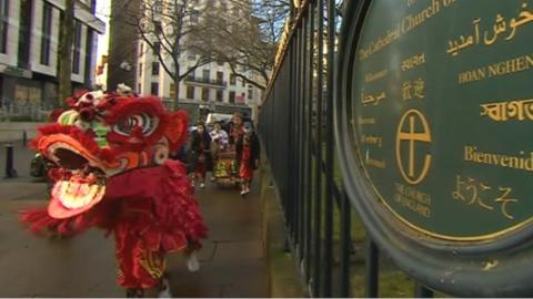 London welcomes Year of the Rabbit at Lunar New Year - BBC News