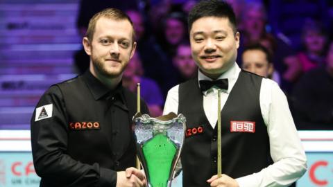 Mark Allen and Ding Junhui shake hands before the 2022 UK Snooker Championship final