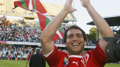 Federico Martin Aramburu celebrating his team Biarritz's win against Perpignan in 2006