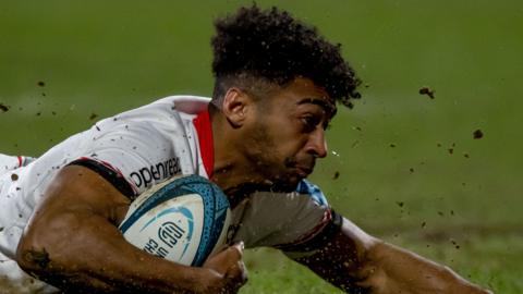 Rob Baloucoune scores the game's opening try