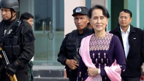 Aung San Suu Kyi (centre) at Sittwe airport. Photo: 2 November 2017