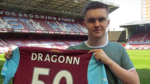 Sean Allen with a West Ham shirt