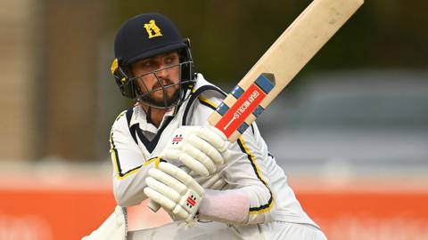 Warwickshire's Ed Barnard batting