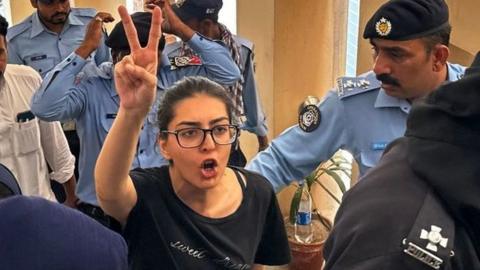 Police officials presents arrested lawyer and human rights activist Imaan Mazari-Hazir (C) before a court in Islamabad on August 20, 2023.