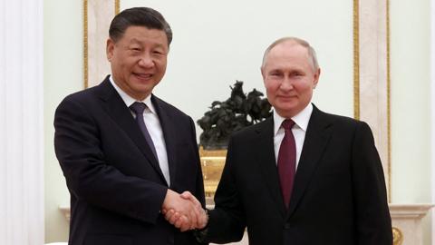 Russian President Vladimir Putin shakes hands with Chinese President Xi Jinping during a meeting at the Kremlin in Moscow, Russia, March 20, 2023