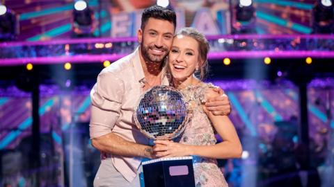 rose and giovanni holding the glitterball trophy