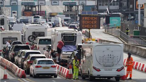 Queuing traffic at the port