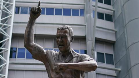 Statue of Alan Shearer outside St James' Park