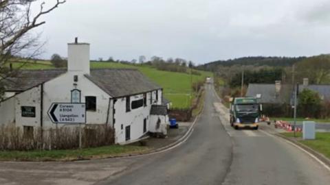 Yr A525 yn Llandegla