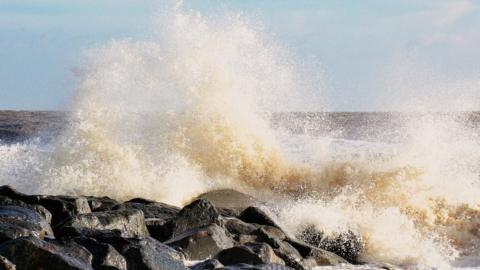 Waves at Trusthorpe