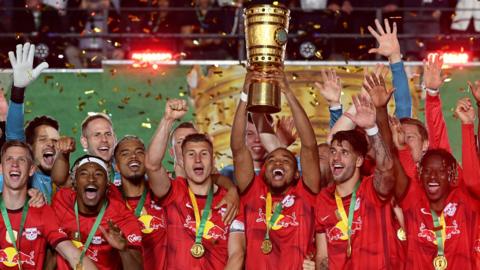 Leipzig players lift trophy