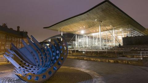 Y Senedd yng Nghaerdydd