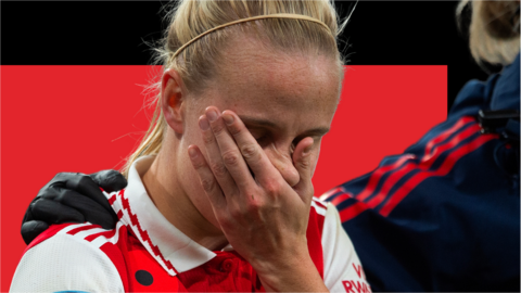 Beth Mead looks distraught after picking up a knee injury