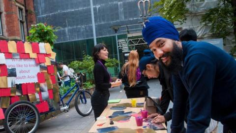 Man wearing Sikh turban outside Manchester Museum