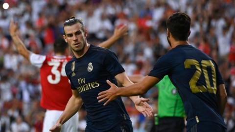 Gareth Bale congratulated for scoring for Real Madrid against Arsenal