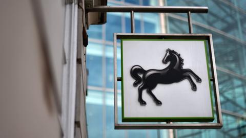 lloyds bank sign