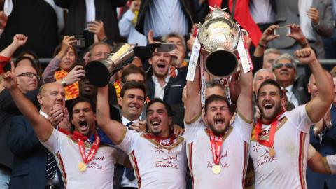 Catalans Dragons lift the Challenge Cup