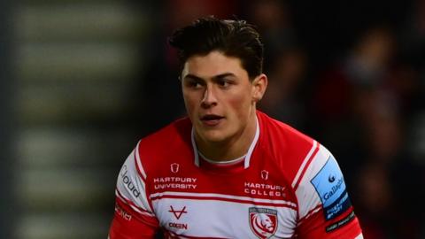 Louis Rees-Zammit running with the ball for Gloucester this season