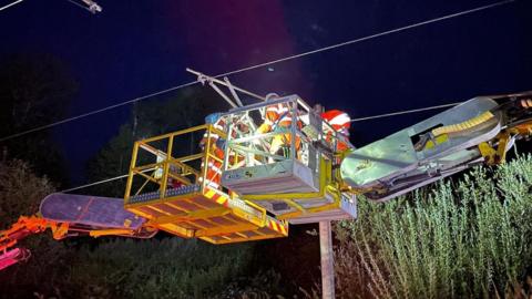 Repairs to overhead lines