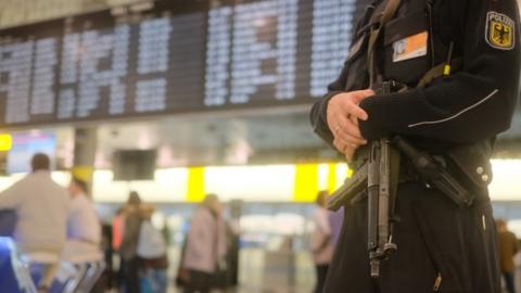 Policeman holds a gun at Hanover airport