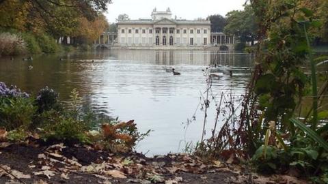 The onset of winter can already be felt in Warsaw's Łazienki Park