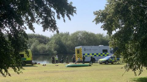 Cordon around Victoria Embankment