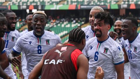 Equatorial Guinea's midfielder Iban Edu celebrates with teammates after scoring his team's first goal during the Africa Cup of Nations (CAN) 2024 group A football match between Nigeria and Equatorial Guinea