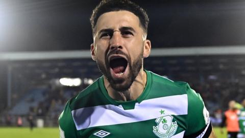 Roberto Lopes in action for Shamrock Rovers