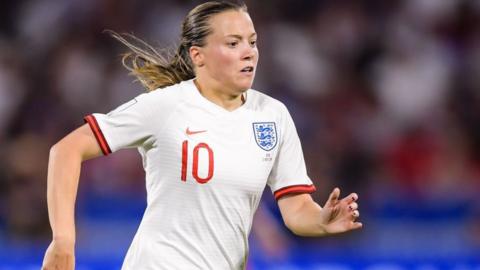 Fran Kirby playing for England