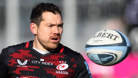 Alex Goode watches the ball