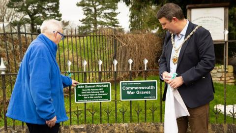 The new plaque being unveiled