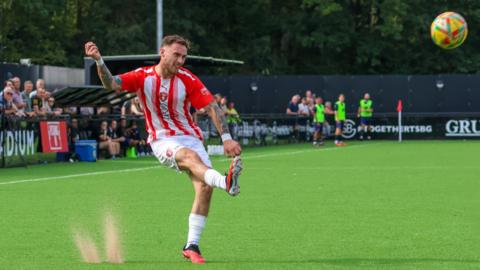 Bracknell Town v Dagenham & Redbridge