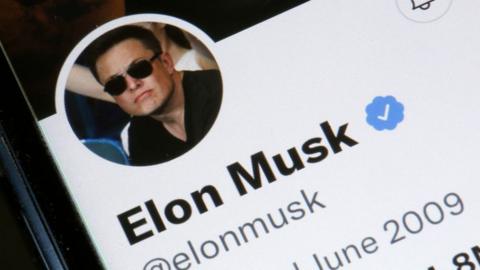 Elon Musk asks if he should step down as head of Twitter.