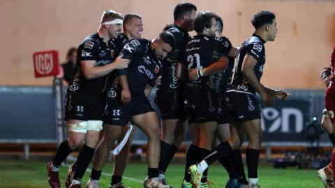 Dragons celebrate win over Scarlets