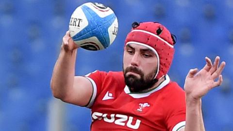 Cory Hill wins a line-out for Wales