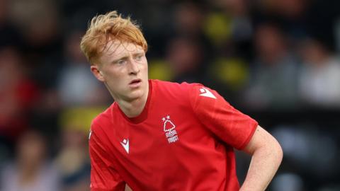 Oli Hammond playing for Nottingham Forest during pre-season in 2022