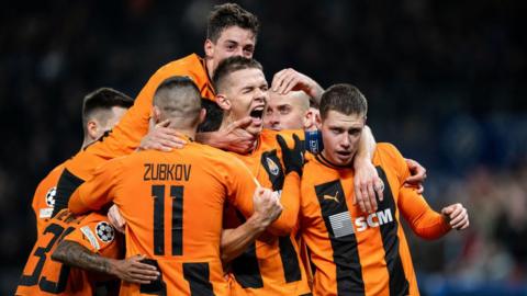 Shakhtar Donetsk players celebrate