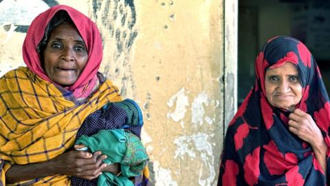 Internally displaced women in Port Sudan. They are suffering aid shortages.