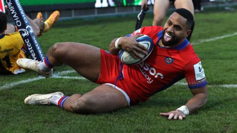 Joe Cokanasiga celebrates his try