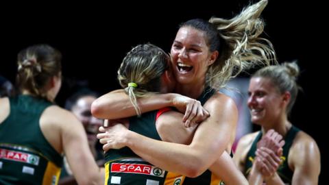 Lenize Potgieter celebrates with team mates at 2019 World Cup