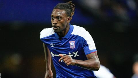 Freddie Ladapo running on the pitch for Ipswich